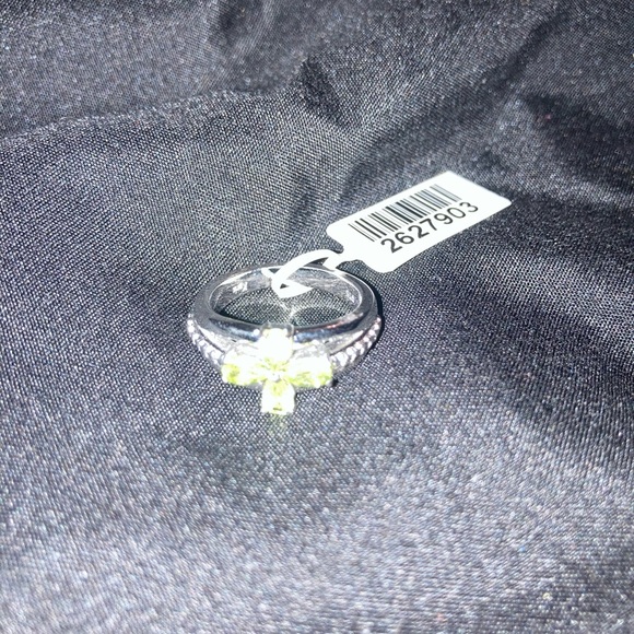 Beautiful Peridot ring - Picture 3 of 3